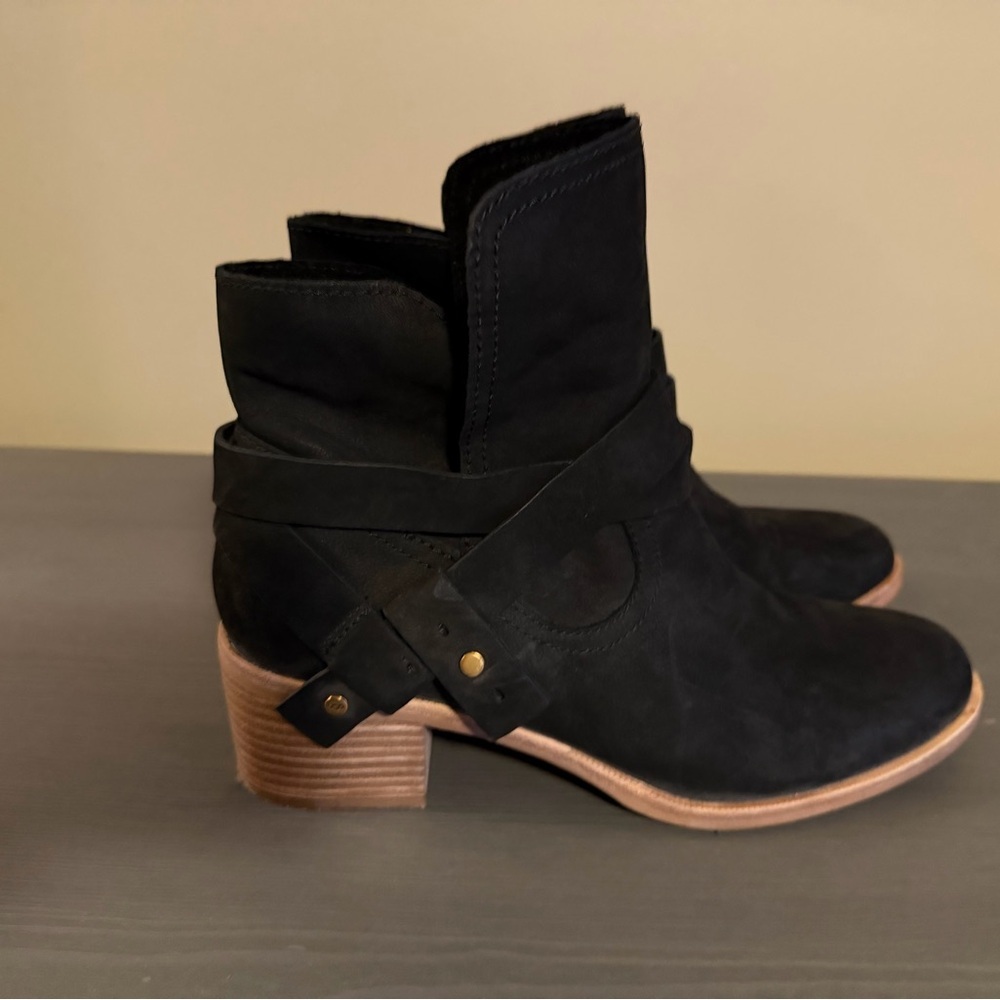 UGG Elora Black Ankle Boots for Women - Picture 6 of 9